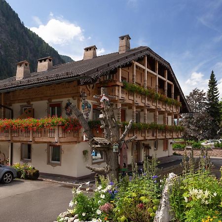Appartamenti Ladina Campitello di Fassa Extérieur photo