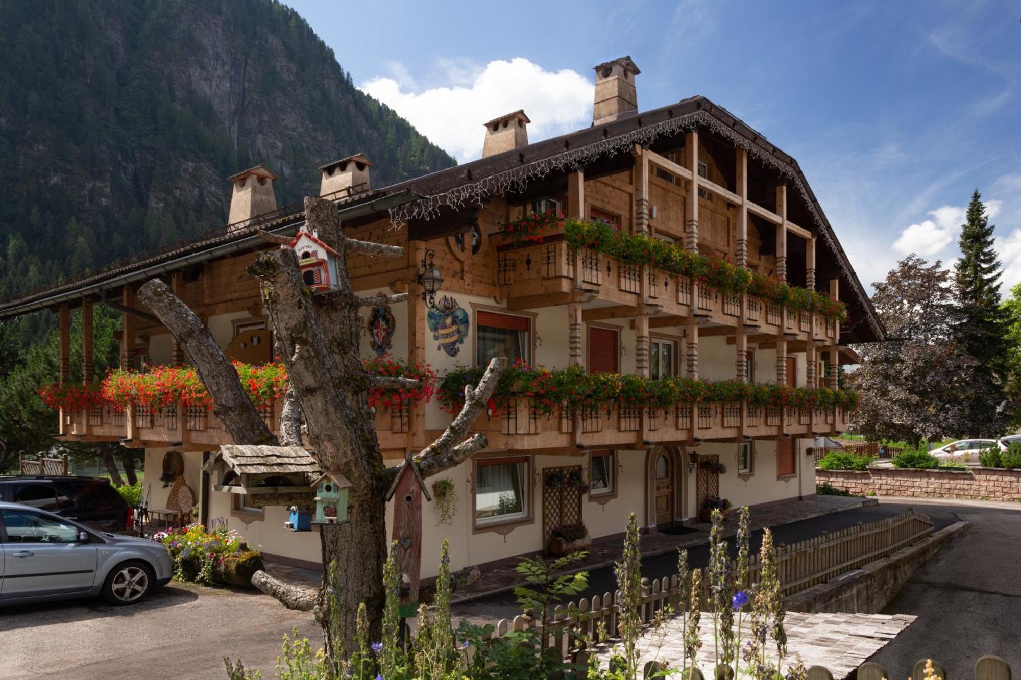 Appartamenti Ladina Campitello di Fassa Extérieur photo