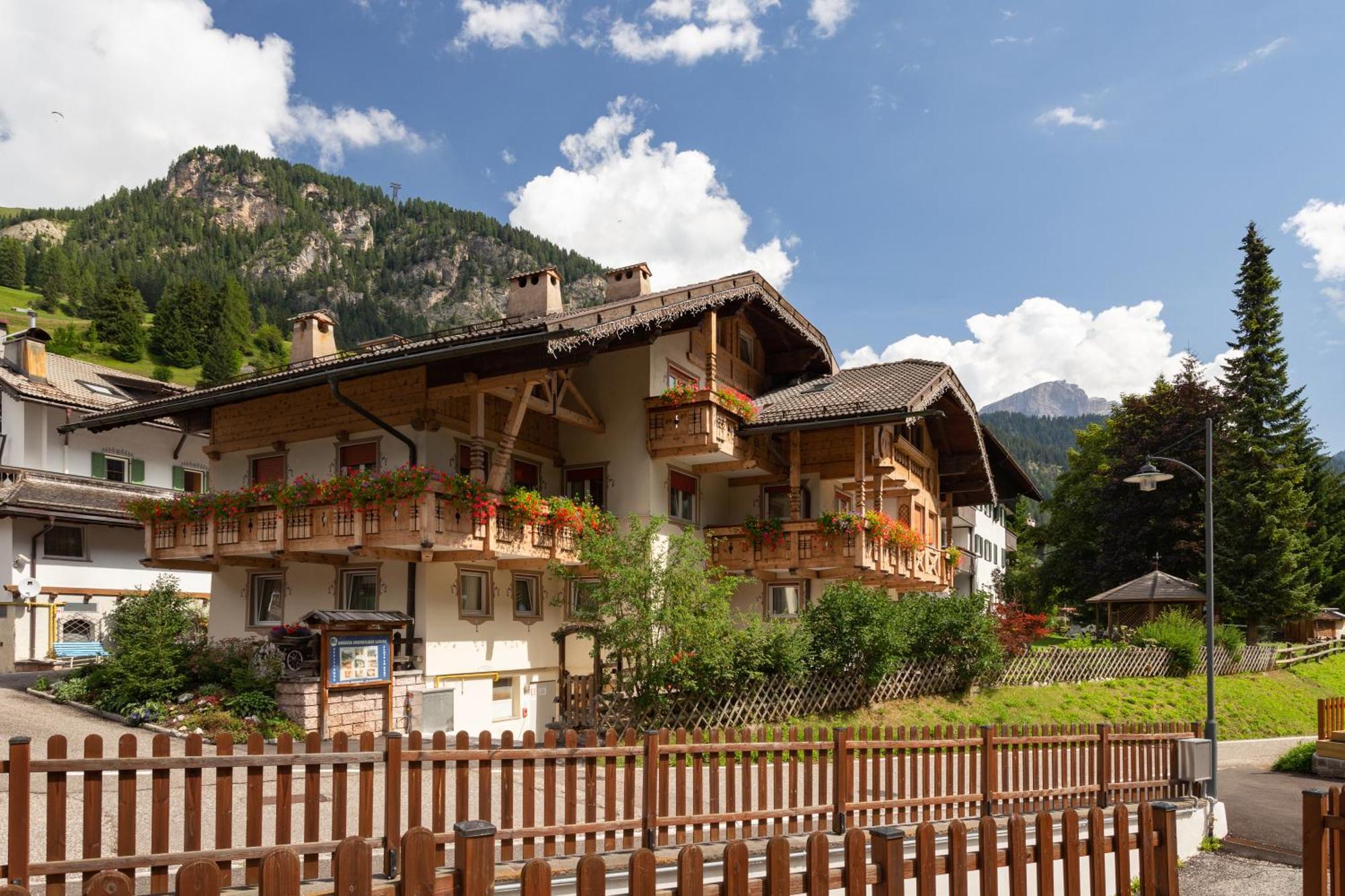 Appartamenti Ladina Campitello di Fassa Extérieur photo