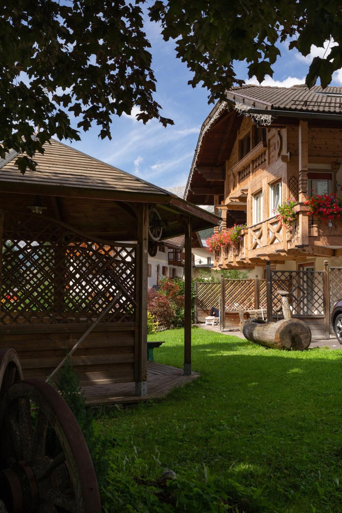 Appartamenti Ladina Campitello di Fassa Extérieur photo