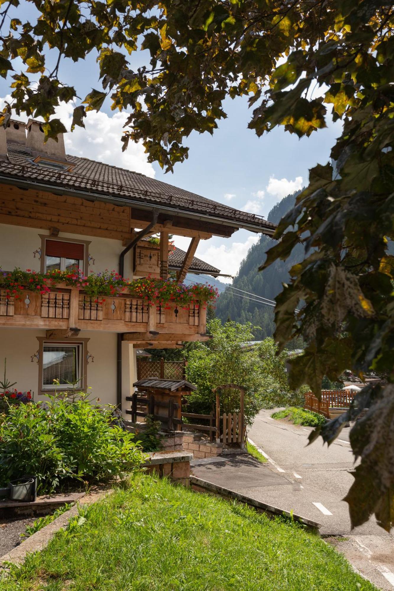 Appartamenti Ladina Campitello di Fassa Extérieur photo